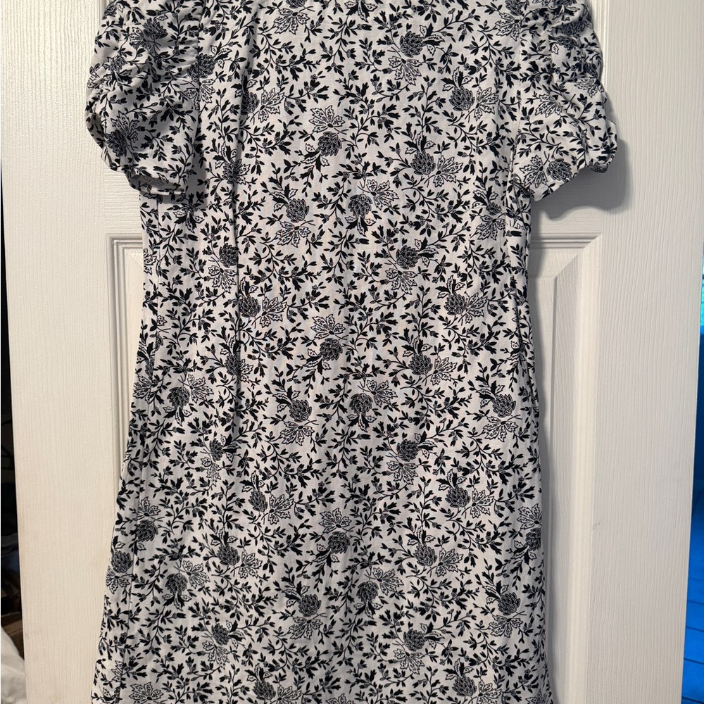 LOFT Black and White Floral Puff Sleeve Dress